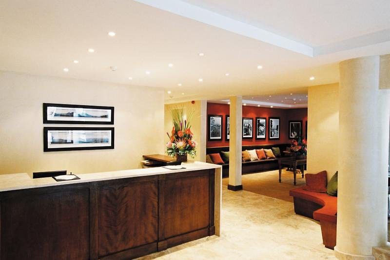 Hollow Boutique 4*