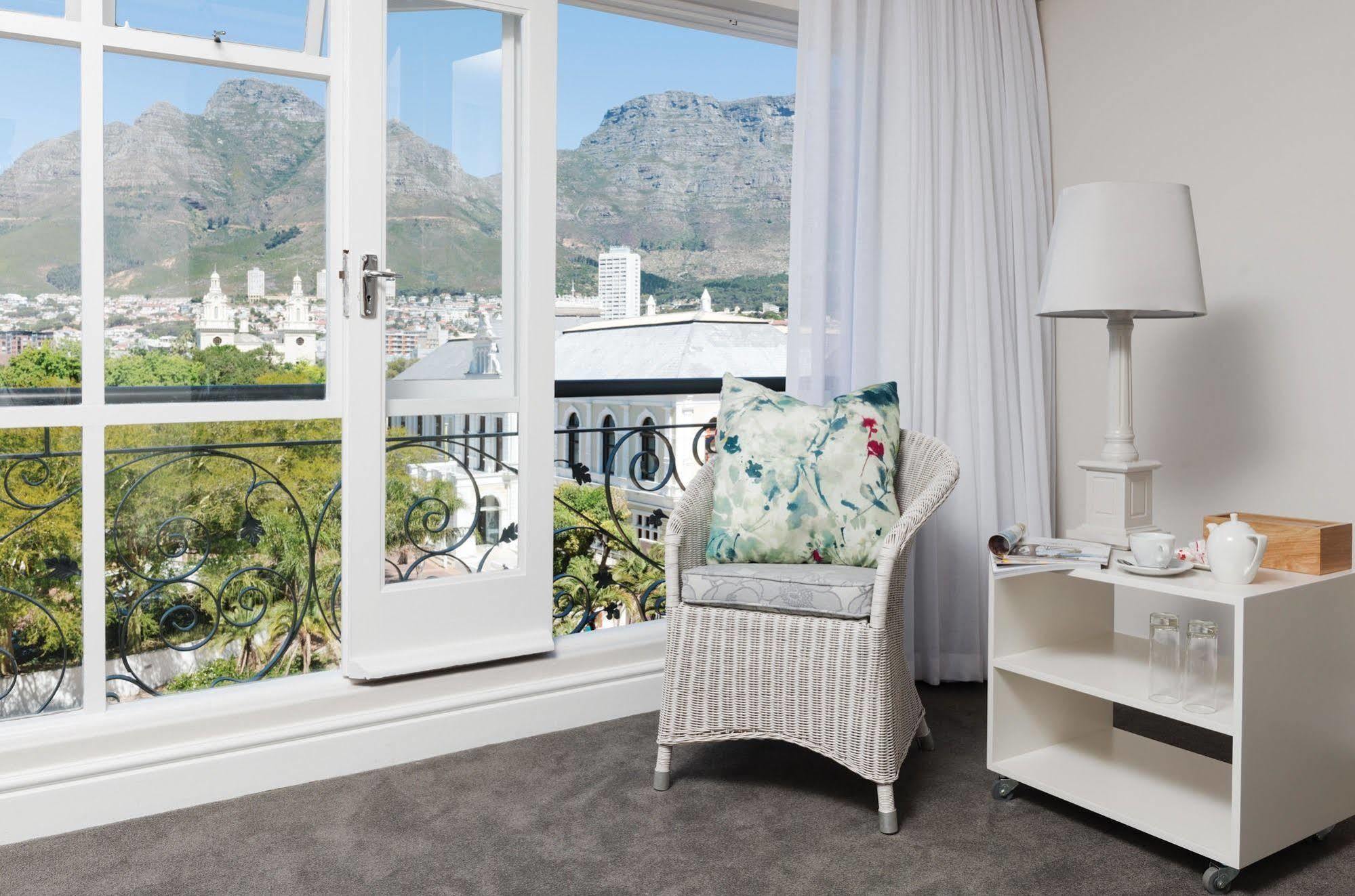 Hollow Boutique Hotel